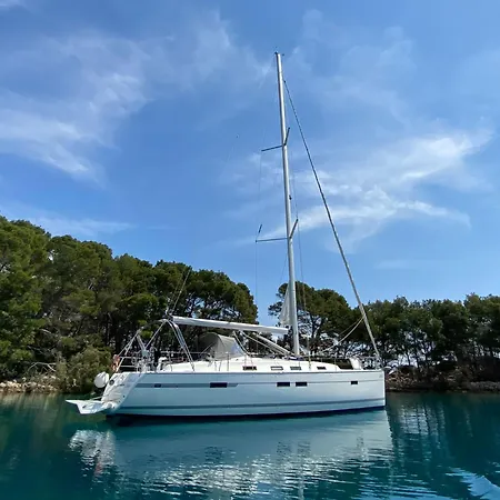 Botel Bavaria 45 Cruiser Prive Huur Incl. Schipperservice Sukošan