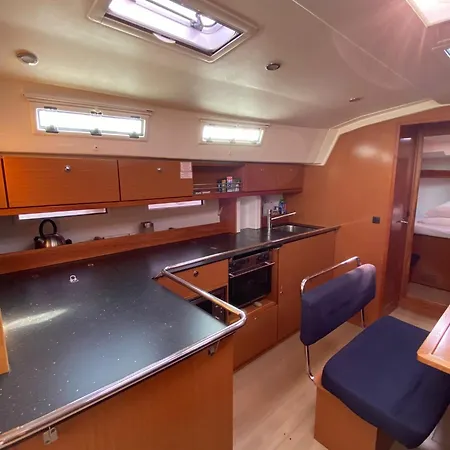 船上ホテル Bavaria 45 Cruiser Prive Huur Incl. Schipperservice Sukošan