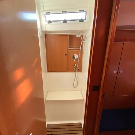 Bavaria 45 Cruiser Prive Huur Incl. Schipperservice 船上ホテル