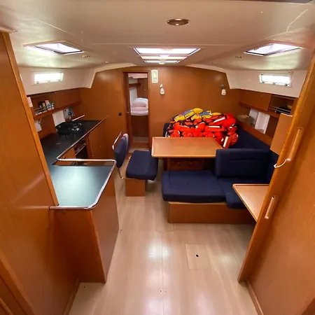 Bavaria 45 Cruiser Prive Huur Incl. Schipperservice Botel