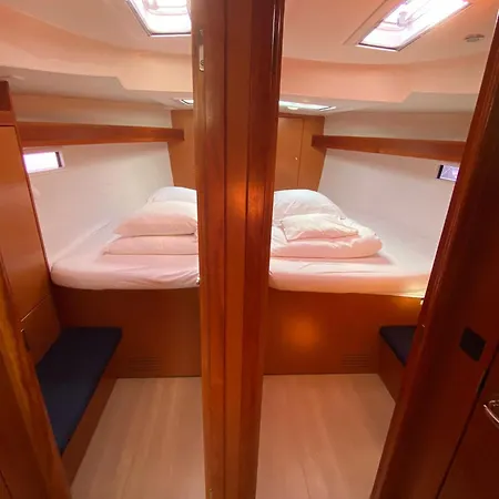 Bavaria 45 Cruiser Prive Huur Incl. Schipperservice Botel